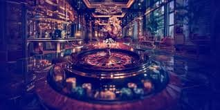 Tim PMPL Indonesia berkompetisi di studio esports dengan setup profesional