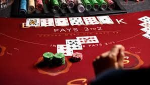Permainan live-dealer dan slot di surya168 dengan tampilan studio profesional